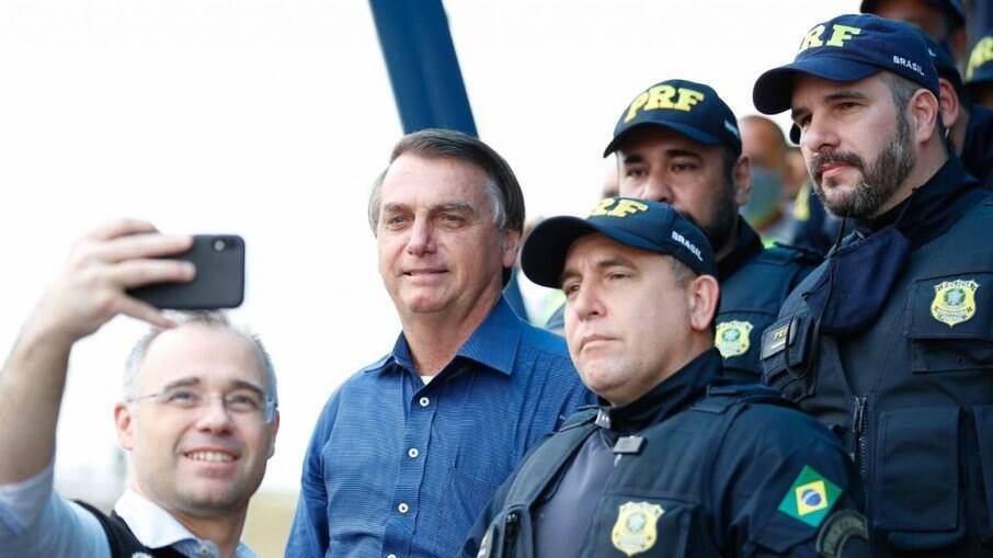  Bolsonaro circula pela PRF sem máscara e corre risco de contrarir novamente o novo coronavírus