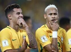 Phillippe Coutinho vence prêmio de melhor brasileiro na Europa