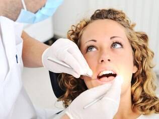 Dentistas alertam como proteger sua boca de DSTs