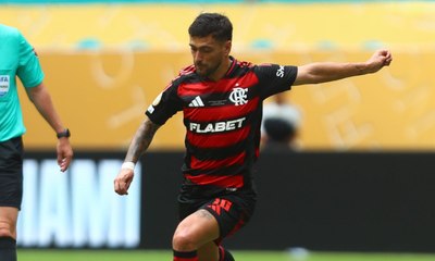 Com erros fatais, Flamengo perde para o Bayern e deixa o Mundial