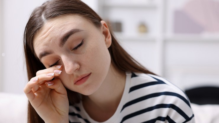 Sensação de areia nos olhos? Entenda o que pode ser