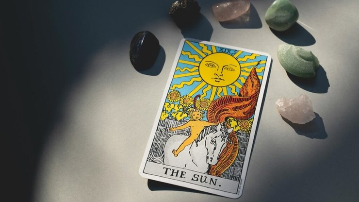 Solteira no Verão? Como usar o Tarot para celebrar sua liberdade