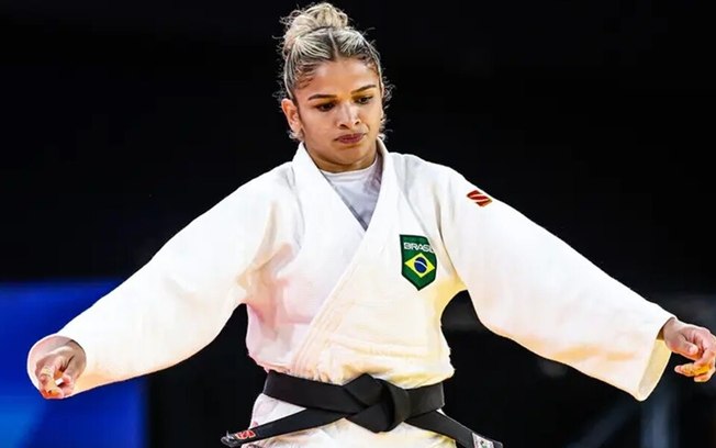 Larissa Pimenta leva, no judô, a medalha de bronze na categoria até 52kg