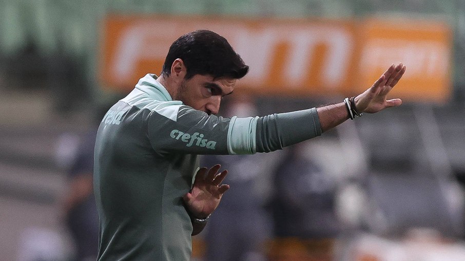 Abel Ferreira foi expulso durante clássico contra o Santos