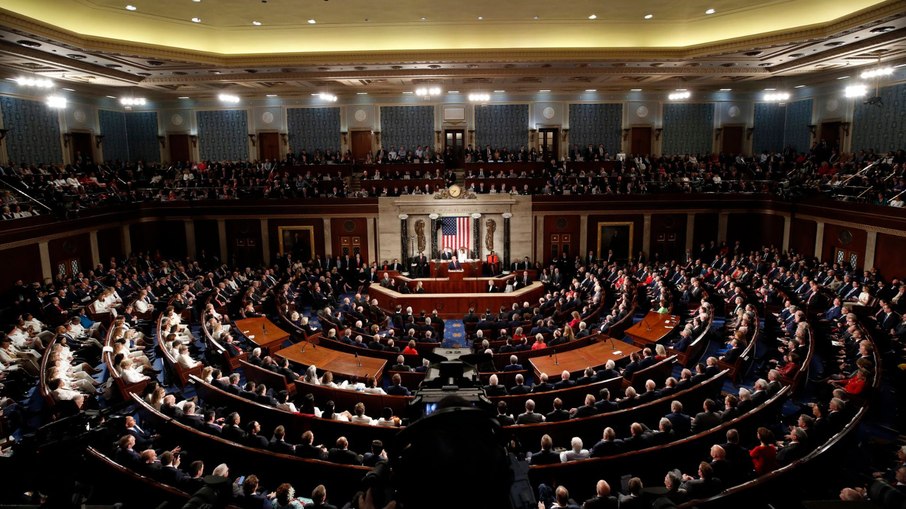 O congresso americano é formado pelo Senado e a Câmara dos Representantes O congresso americano é formado pelo Senado e a Câmara dos Representantes