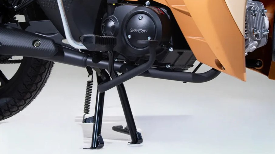 Motor monocilíndrico de 123,67 cm³ com transmissão manual de cinco marchas Motor monocilíndrico de 123,67 cm³ com transmissão manual de cinco marchas