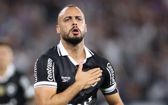 Arthur Cabral é arma do Botafogo contra o Cruzeiro em jogo pela 18ª rodada do Brasileirão