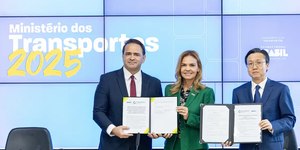 Brasil e China assinam acordo por ferrovia que ligará oceanos