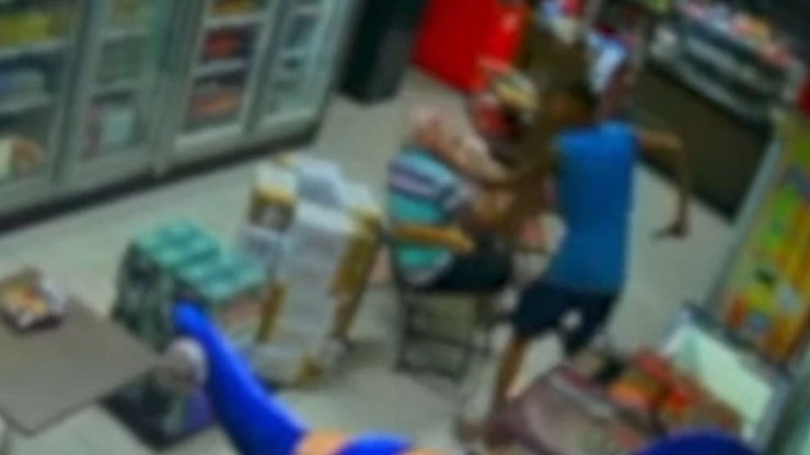 VÍDEO: Morador de rua é preso após esfaquear idoso em posto de combustíveis no Centro de Araraquara