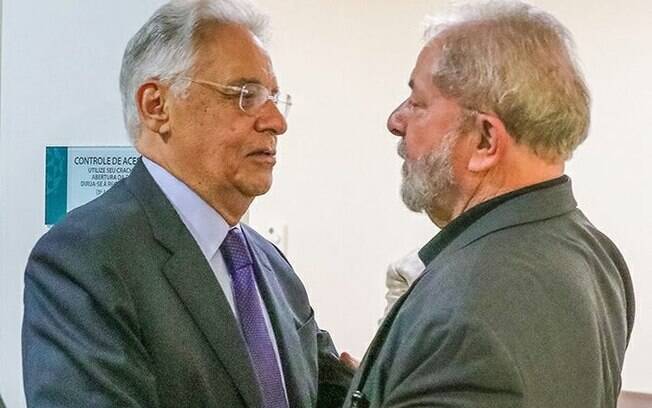 Os ex-presidentes FHC e Lula devem se encontrar para discutir o futuro da nação caso Temer seja deposto do cargo