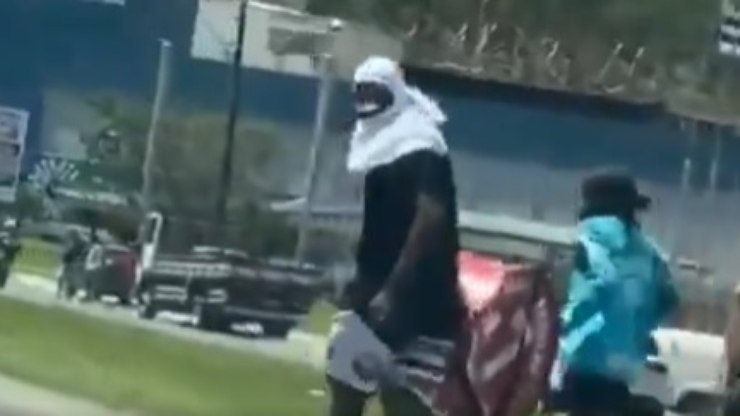 Briga entre torcedores do Santos e Inter interdita BR-101