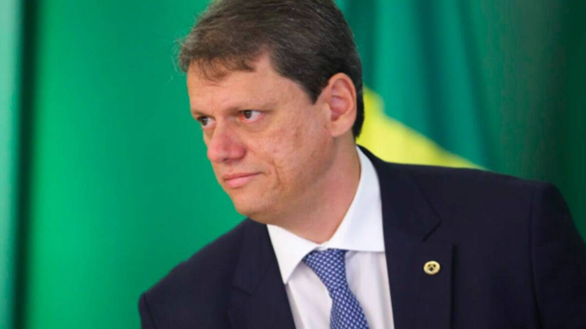 Ministro da Infraestrutura, Tarcísio Freitas, e Jair Bolsonaro