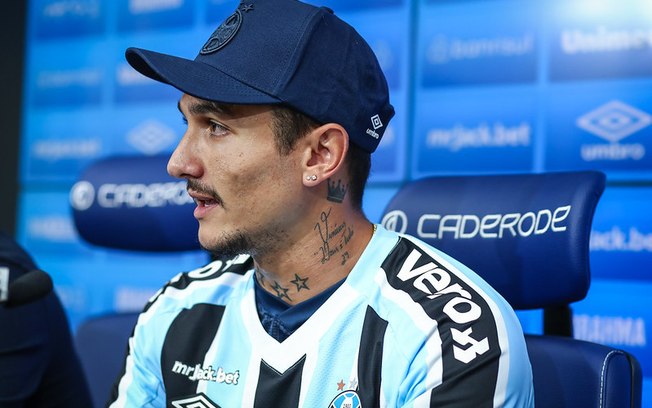 Vina fala sobre trabalhar com Suárez no Grêmio: ‘Espero ajudar ao máximo’