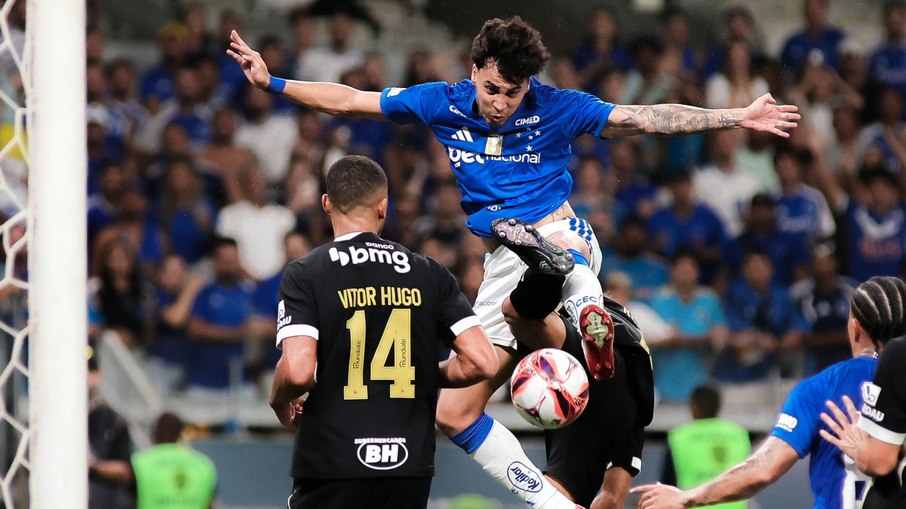 Cruzeiro x Atlético Mineiro terminou com pancadaria no gramado
