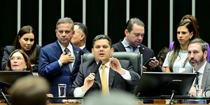 Opinião: Congresso legaliza ‘compra de votos’ no Brasil