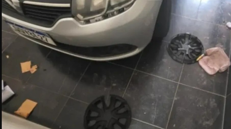 Carro danificado Carro danificado