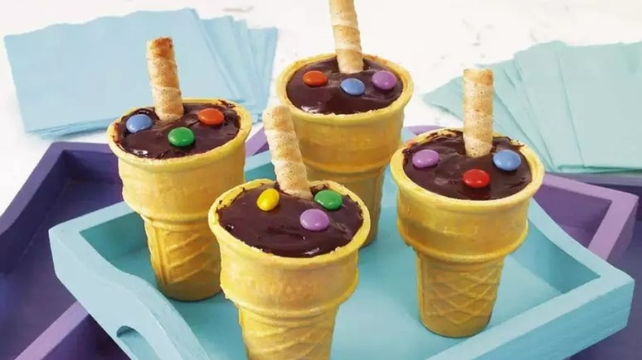 Cone colorido: faça esse doce com as crianças nas férias escolares