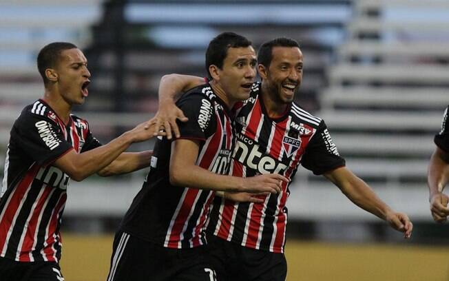 São Paulo venceu o Bragantino por 2 a 0 e é o líder do Grupo D do Campeonato Paulista