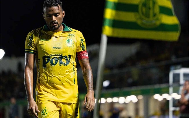 Santos é denunciado no STJD por cusparada de torcedor em Reinaldo, do Mirassol 