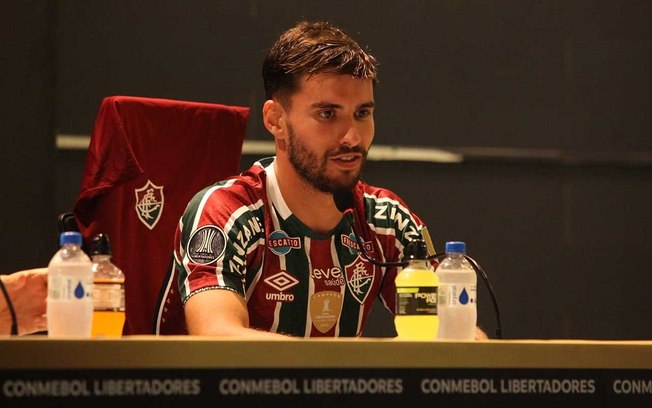 Martinelli atuou como zagueiro ao lado de Felipe Melo na vitória do Fluminense 