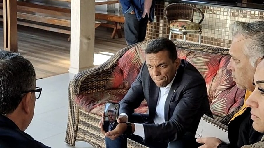Bolsonaro por vídeo conversando com a família de Marcelo Arruda