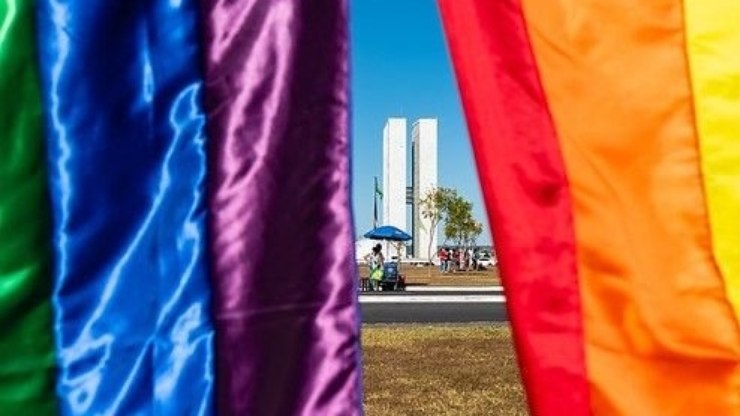 Parada do Orgulho LGBTQIA+ de Brasília terá trio do MDB Diversidade no próximo domingo (6)