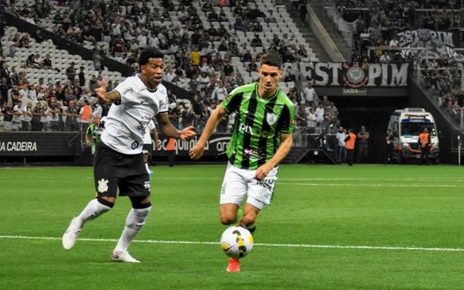 Corinthians joga mal, busca o empate contra o América-MG, mas perde a liderança do Brasileirão
