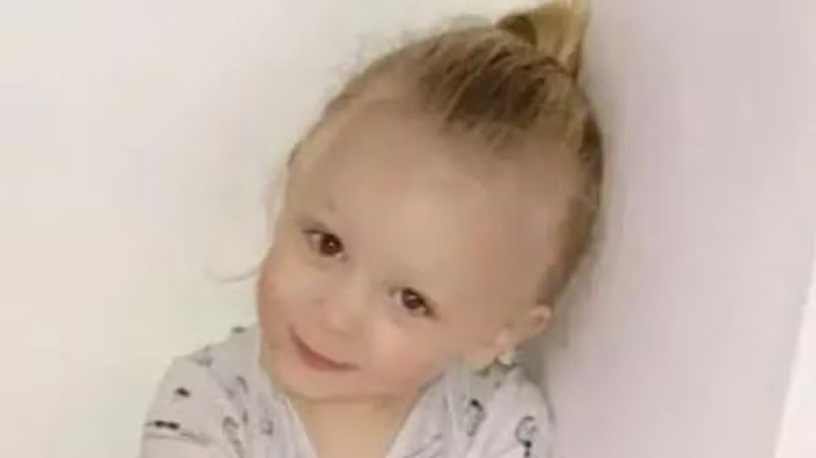 Menina de 6 anos morre em incêndio causado por vape deixado carregando em quarto Menina de 6 anos morre em incêndio causado por vape deixado carregando em quarto