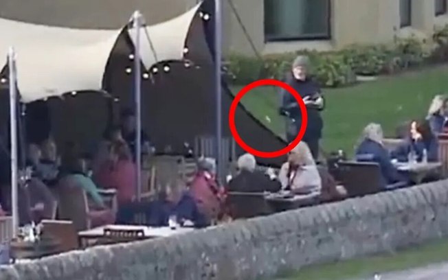 Ex-jogador Gareth Bale errou tacada e acertou o bar ao lado do campo de golfe Ex-jogador Gareth Bale errou tacada e acertou o bar ao lado do campo de golfe