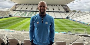 Jogadores discutem com torcedores e geram tumultos