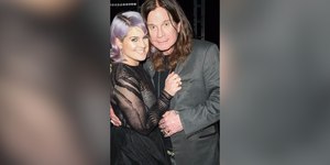 Quem é Kelly Osbourne, filha de Ozzy que seguiu seus passos