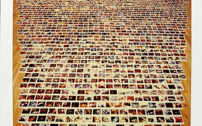 30 de março de 1988: o videomaker espalha milhares de polaroids no chão de seu apartamento, em Nova York