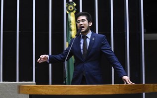 Kim Kataguiri quer barrar uso pessoal de carro oficial