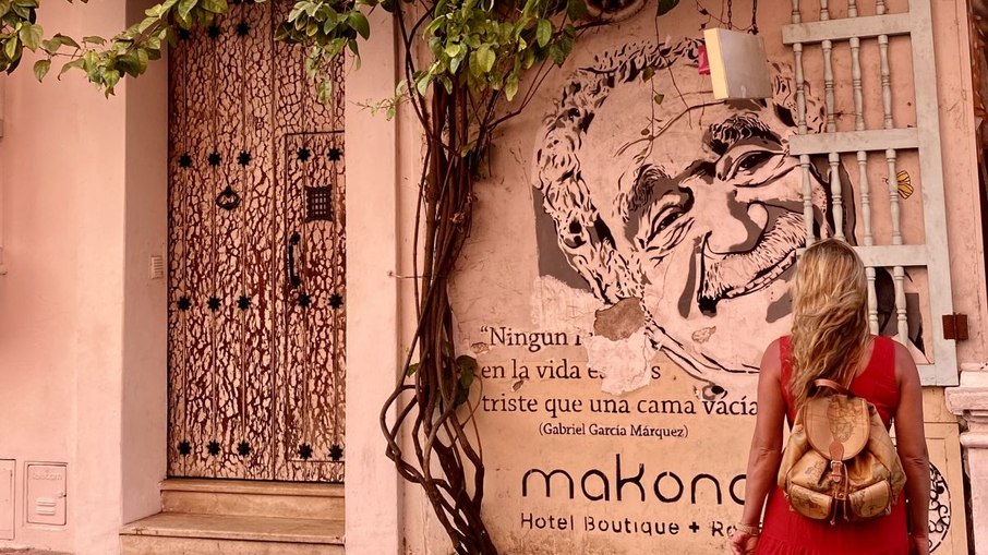 Em Cartagena de Índias, por exemplo, a atmosfera colonial e caribenha remete ao romance O Amor nos Tempos do Cólera