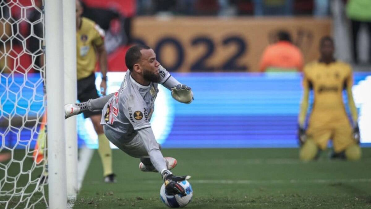 Herói da meta: Everson brilha em disputa de pênaltis e garante Supercopa do Brasil para o Atlético