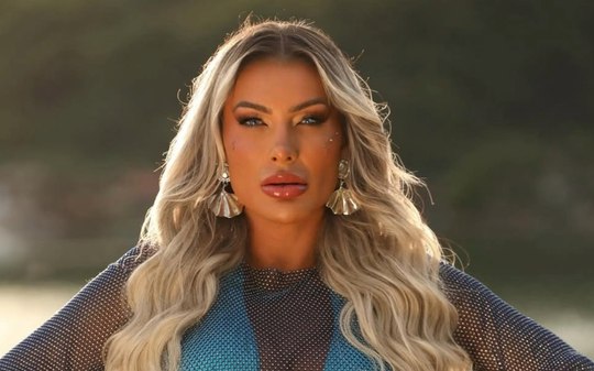 Andressa Urach mostra resultado da 69ª cirurgia