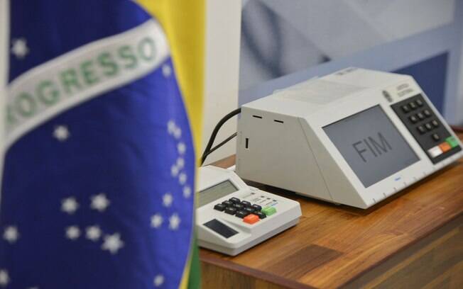 Segundo o TRE-RJ, processo de votação no estado do Rio ocorre tranquilamente; mesário teve parada cardíaca