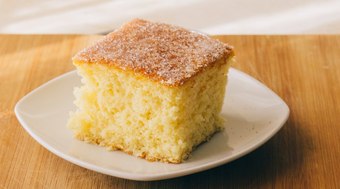 Gostoso e rápido: veja receita do bolo de flocão de milho