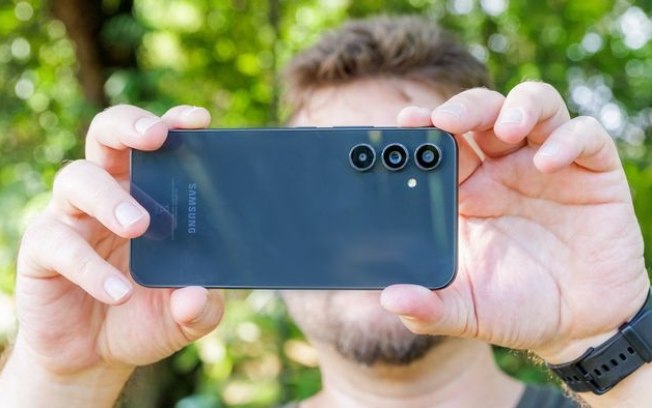 Galaxy A55 vaza em renders com laterais em alumínio e visual conhecido