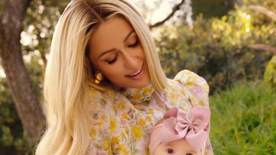 Paris Hilton revela rosto da filha pela primeira vez; veja fotos