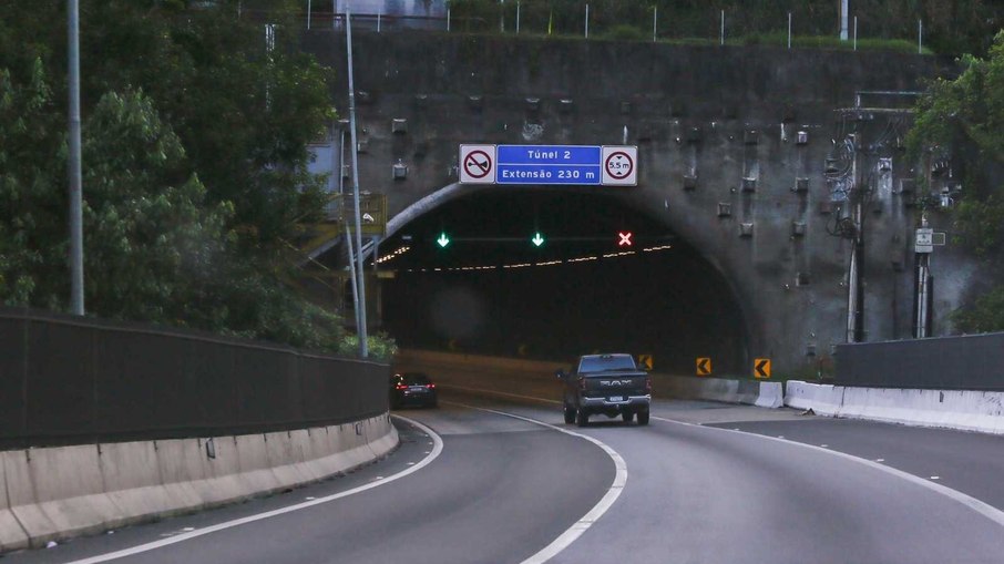 Túnel da Serra do Cafezal, na Regis Bittencourt, (BR-116) Túnel da Serra do Cafezal, na Regis Bittencourt, (BR-116)