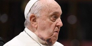 Papa Francisco segue com oxigenação e fisioterapia, diz Vaticano