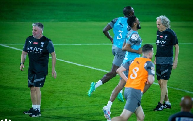 Jogadores durante preparação para o clássico saudita - Foto: Divulgação / Al Hilal