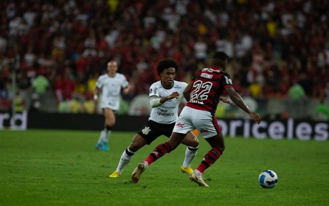 Após eliminação na Libertadores, Willian encaminha saída do Corinthians