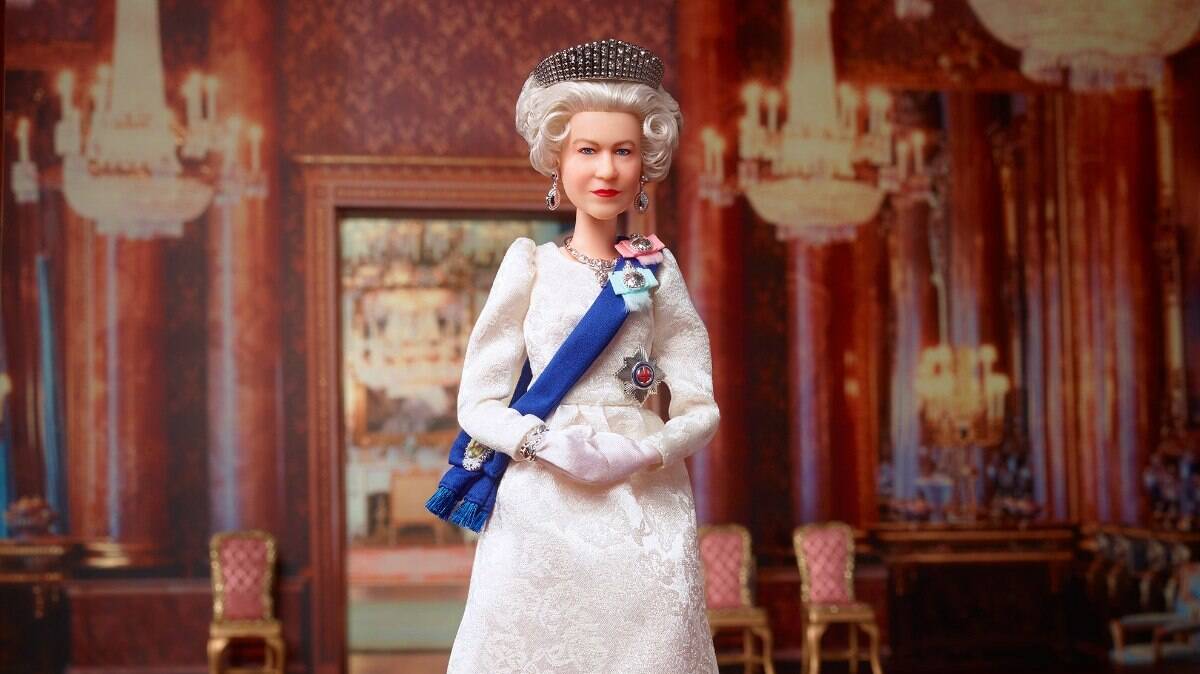 Traje da Barbie da Rainha Elizabeth é repleta de simbolismos