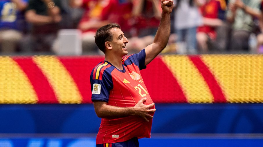 Oyarzabal comemorando o primeiro gol da Espanha