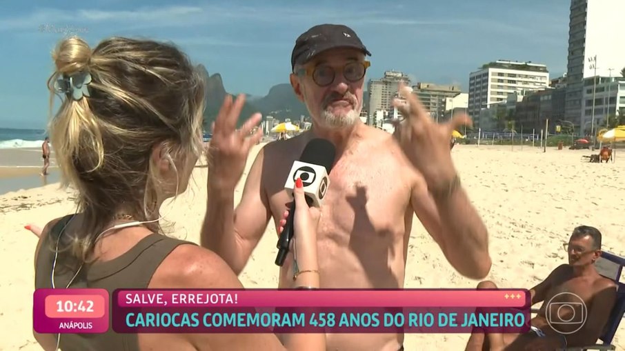 Marcos Caruso e marido curtem praia no Rio de Janeiro