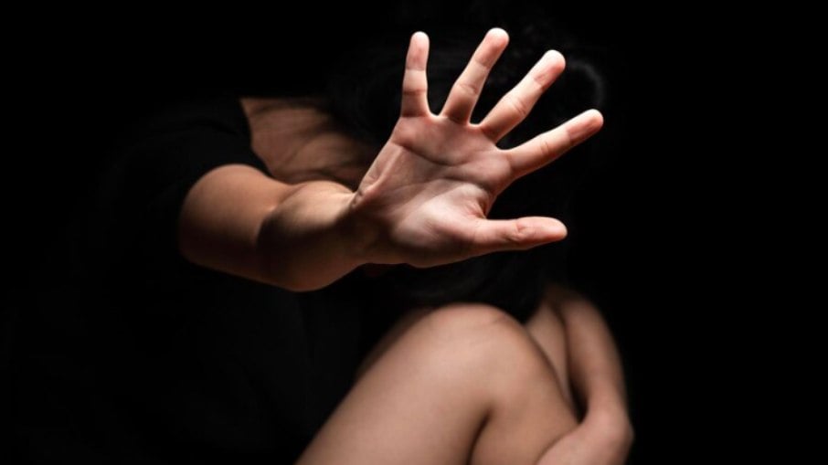 Psicóloga revela as marcas invisíveis da violência contra a mulher no Brasil