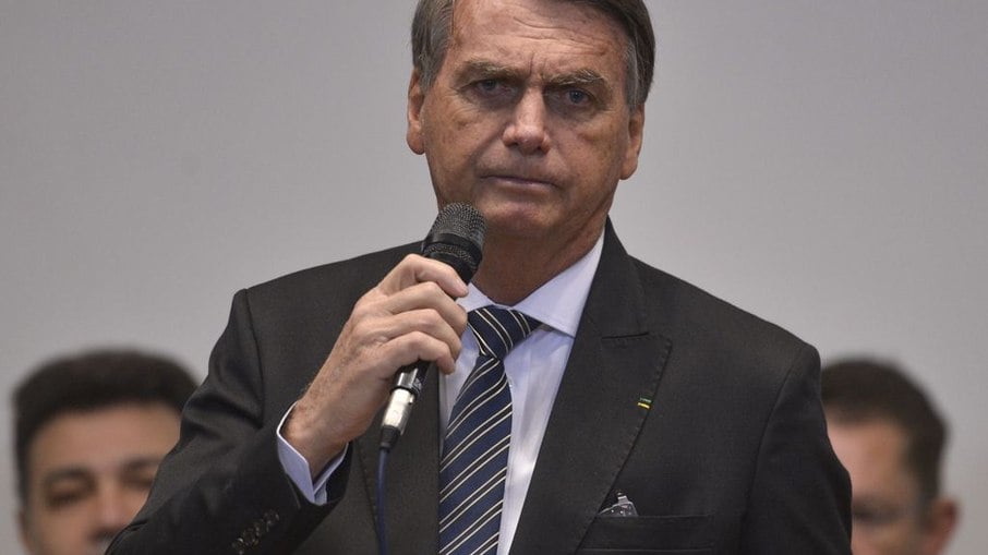 Cai rejeição de Bolsonaro, diz pesquisa, mas não entre o público feminino
