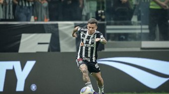 Bernard rompe ligamento e fica fora de campo pelo Atlético-MG